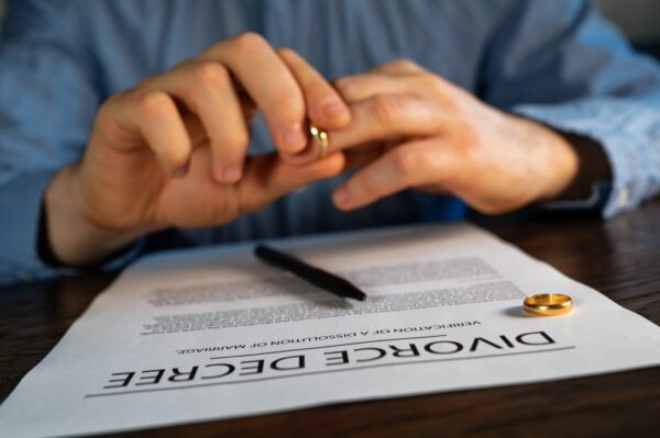 Pros and Cons of Mediation in Divorce